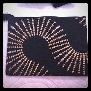 Manaola Black/Gold Clutch